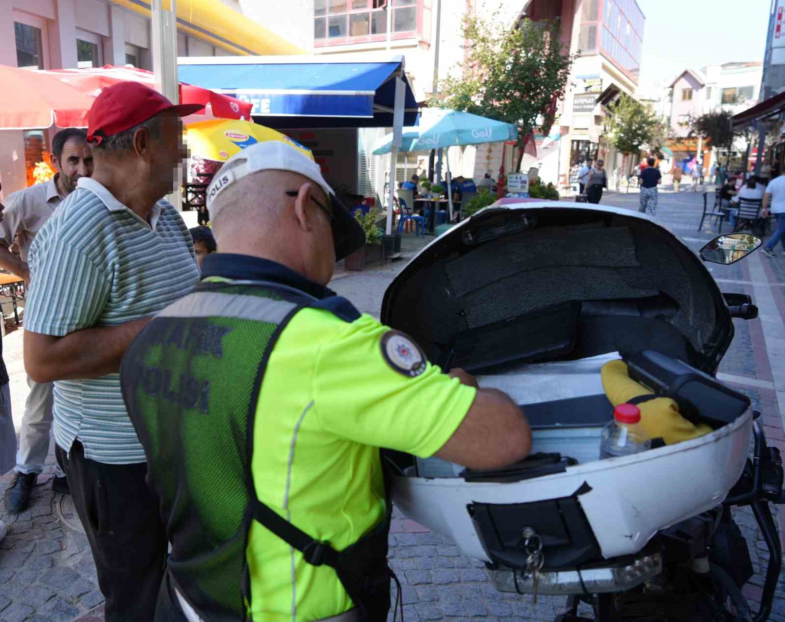 EDİRNE’DE MOTOSİKLET DENETİMİ: YAYALARIN ALANINA GİREN SÜRÜCÜLERE CEZA