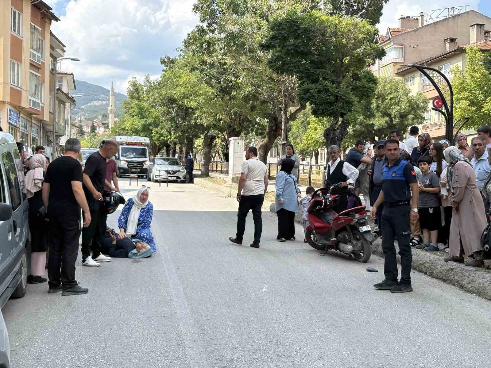 KASTAMONU’DA MOTOSİKLET YAYAYA ÇARPTI: 2 YARALI