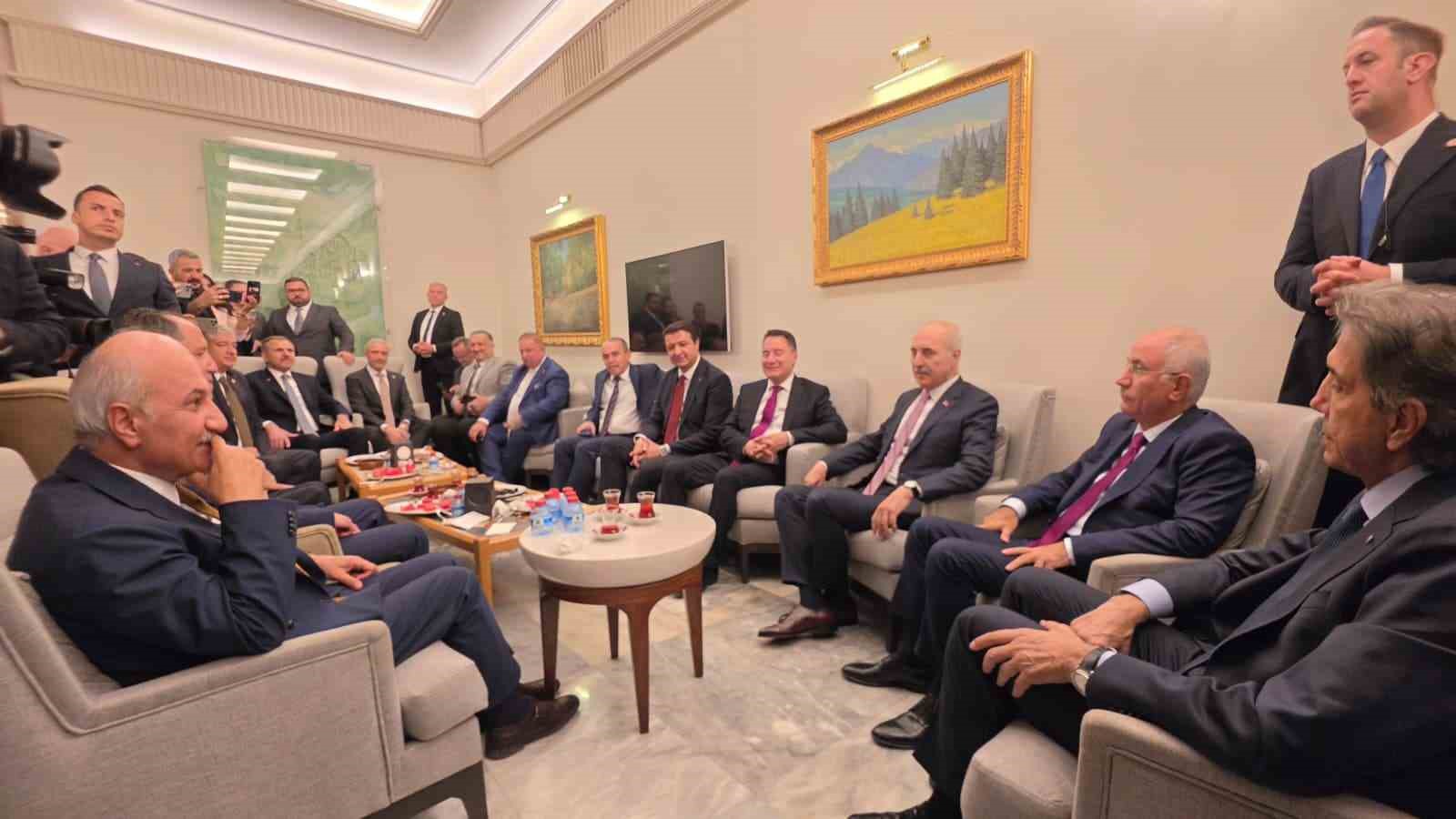 TBMM BAŞKANI KURTULMUŞ’TAN KULİS ZİYARETİ