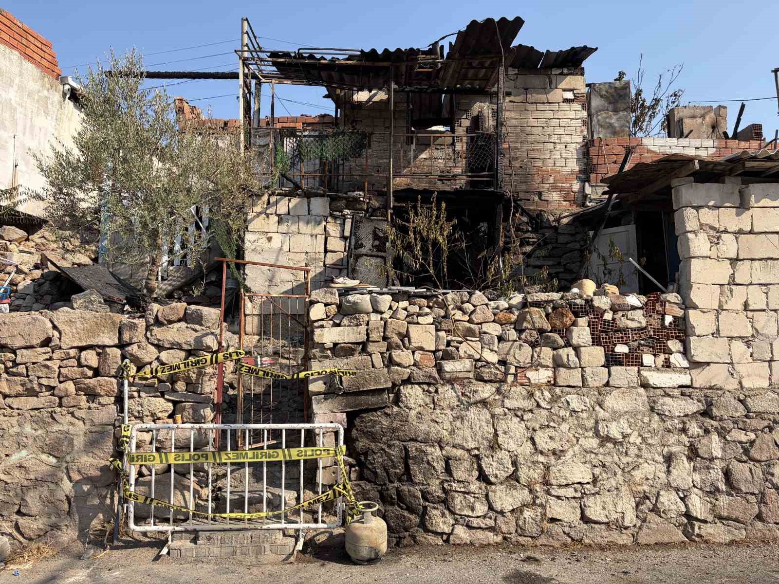 ÇİĞLİ’DE ACI OLAY: ANNEANNE VE TORUNU YANGINDA ÖLDÜLER