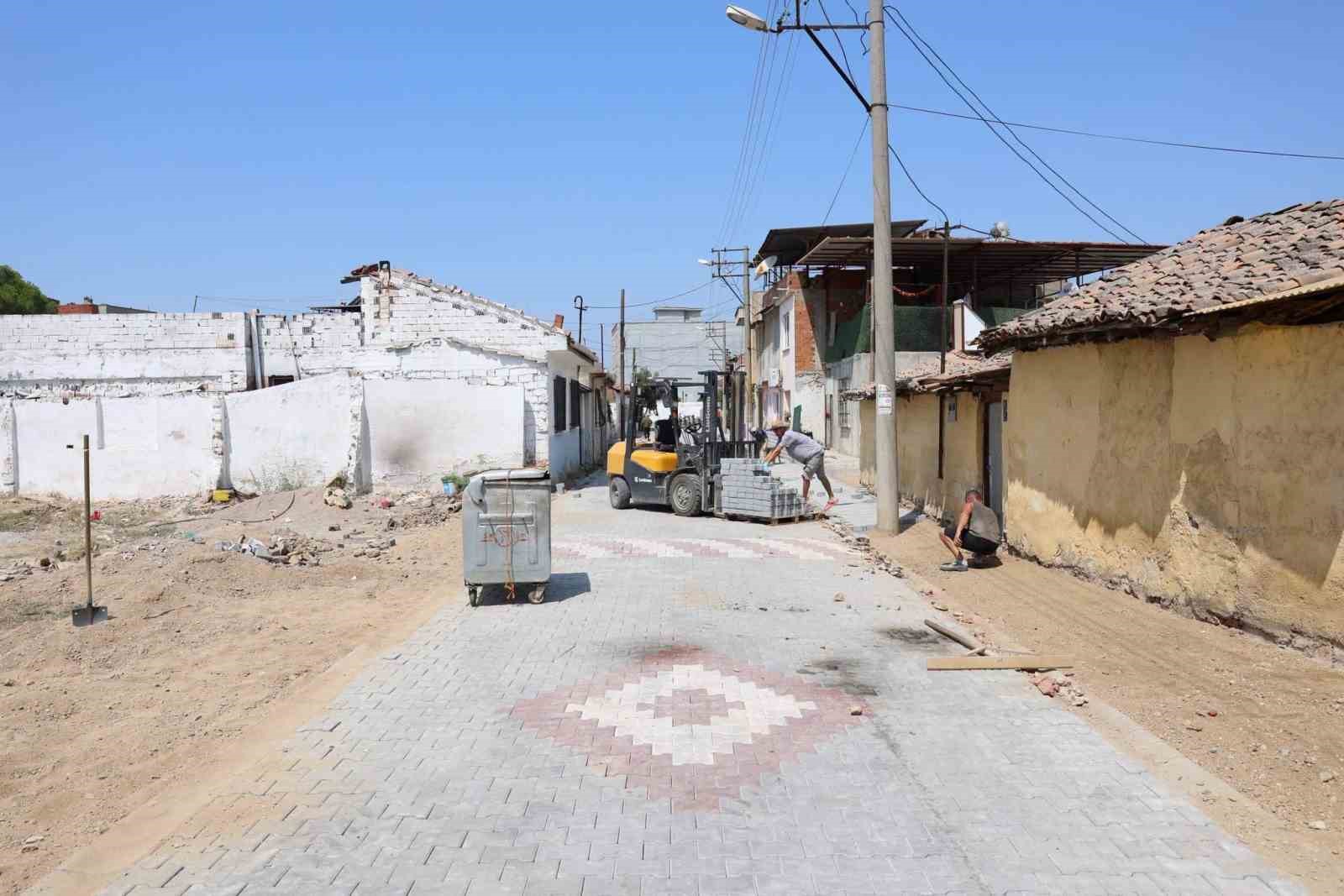 İNCİRLİOVA’DA 3 SOKAKTA YOL YENİLEME ÇALIŞMALARI SÜRÜYOR
