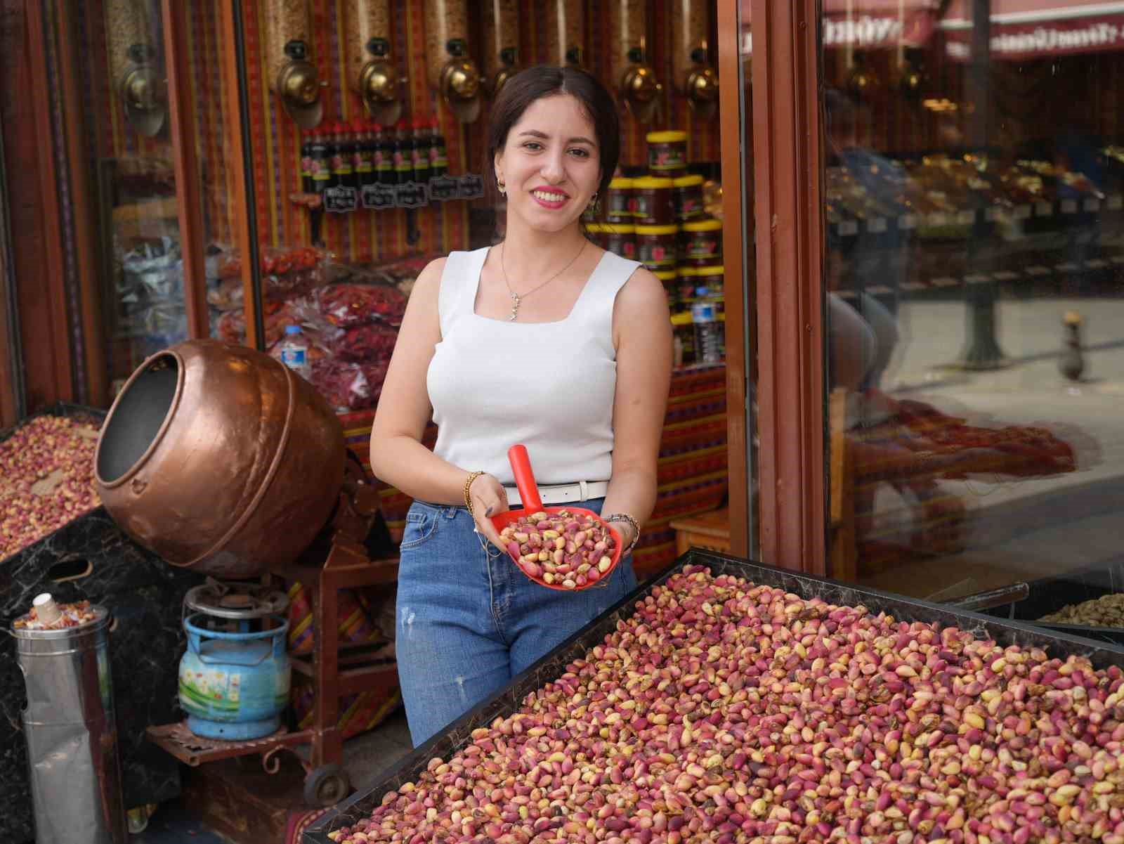 GAZİANTEP’TE YEŞİL ALTIN TEZGAHTAKİ YERİNİ ALDI