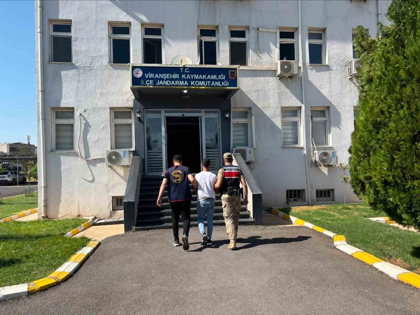 ŞANLIURFA’DA 7 YIL KESİNLEŞMİŞ HAPİS CEZASI BULUNAN HIRSIZ YAKALANDI