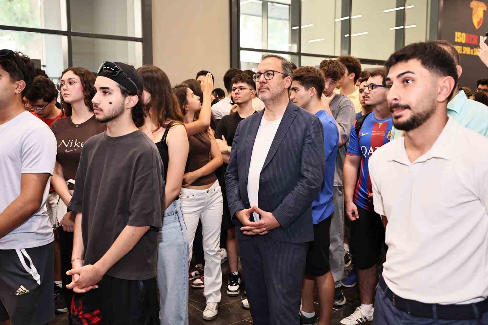 KASAPOĞLU: "İZMİR’İN GENÇLİĞİ GURURUMUZ"
