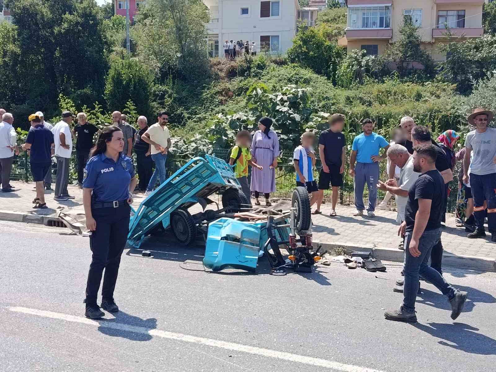 OTOMOBİL İLE PATPAT ÇARPIŞTI: 2’Sİ AĞIR 4 YARALI