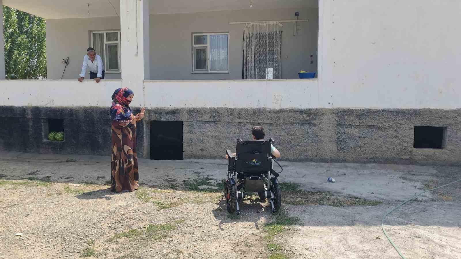 Muş'ta, 14 Yaşındaki Yusuf Akülü Sandalyesine Kavuştu! 1786456874 a1a6f0e4783b07aa054eeff13f99faa5 detail 1