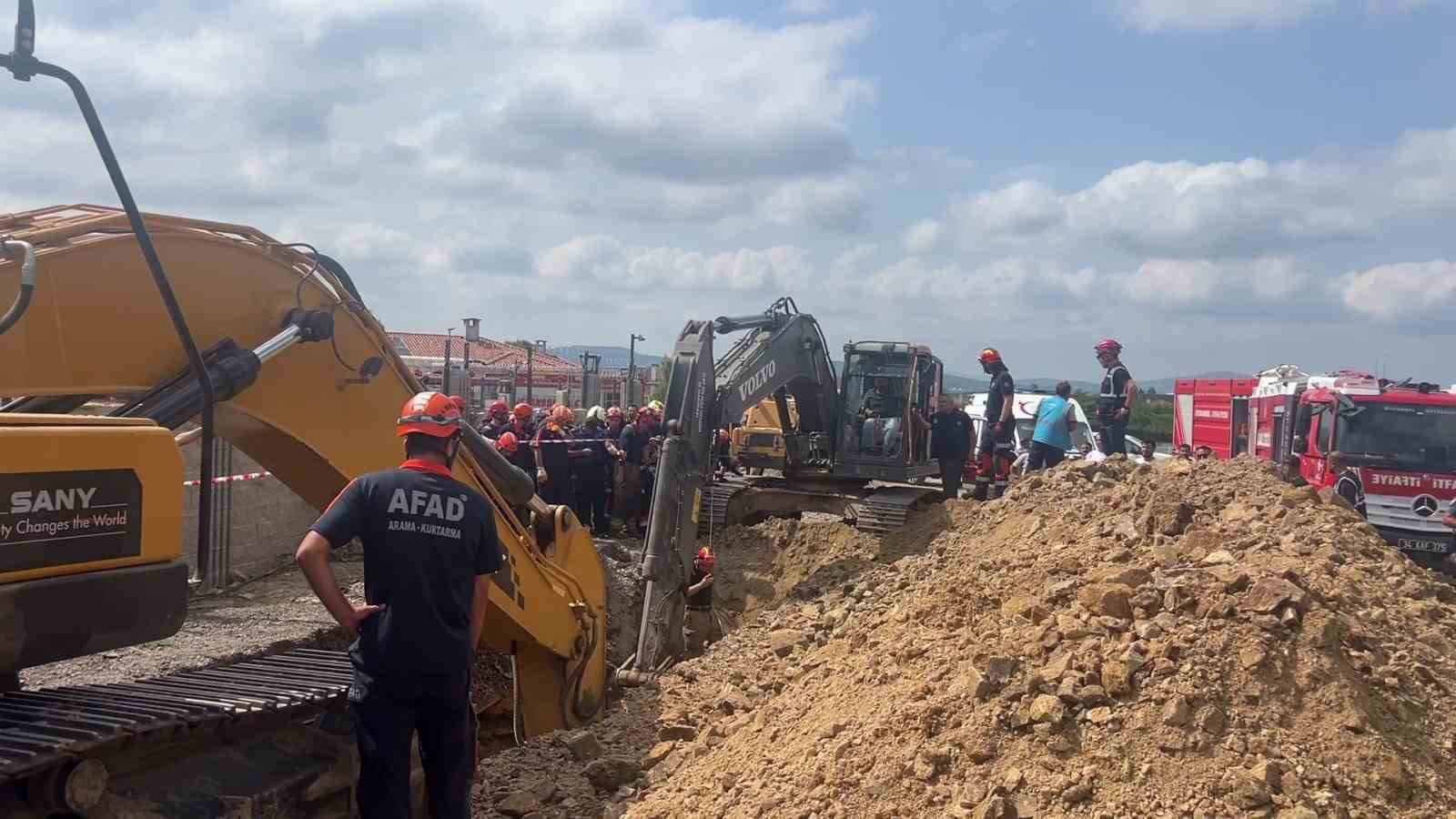 TUZLA’DA BİR İŞÇİ TOPRAK ALTINDA KALDI