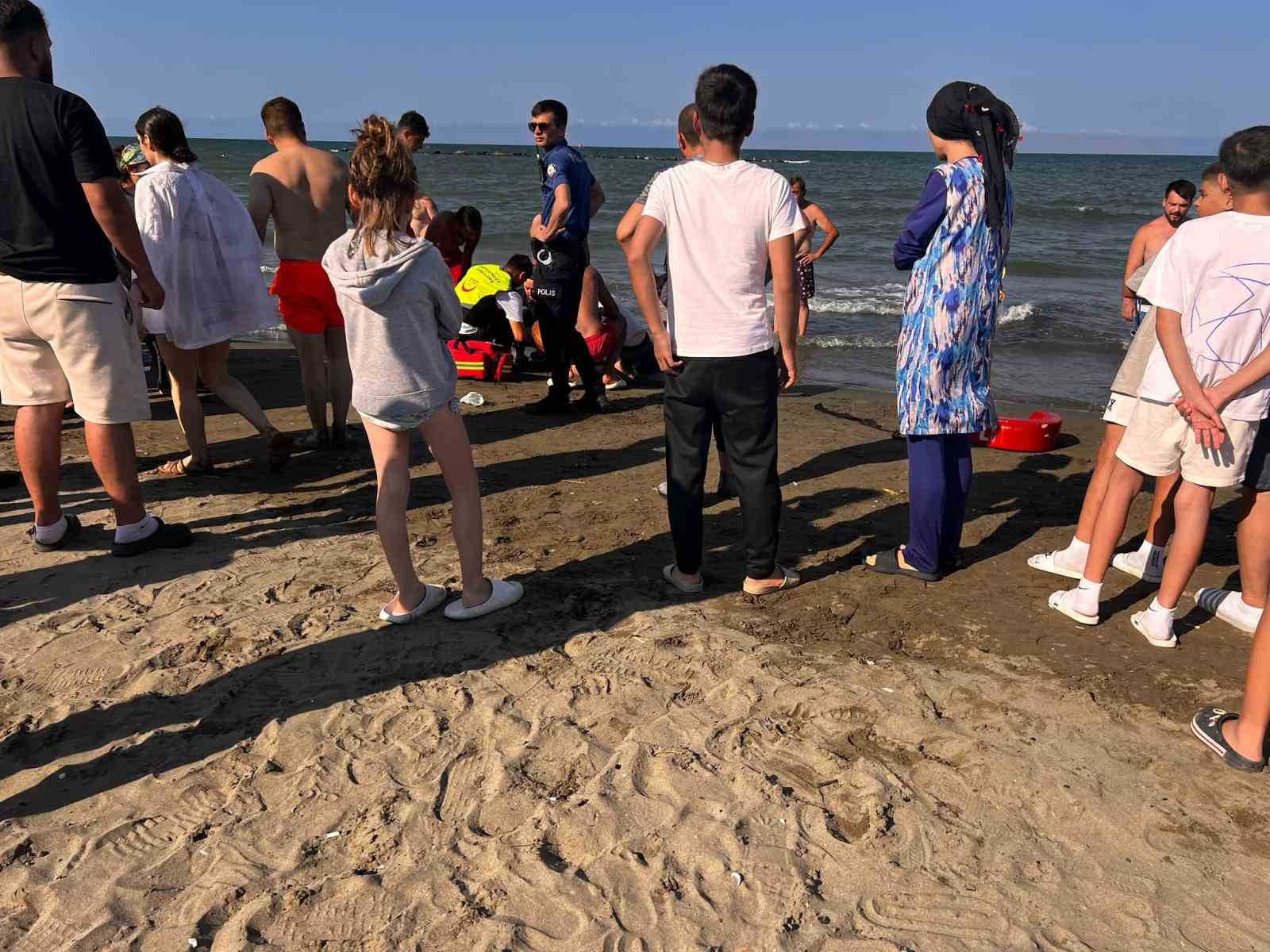 SAMSUN’DA DENİZE GİREN ANNE VE 2 KIZI BOĞULMA TEHLİKESİ GEÇİRDİ