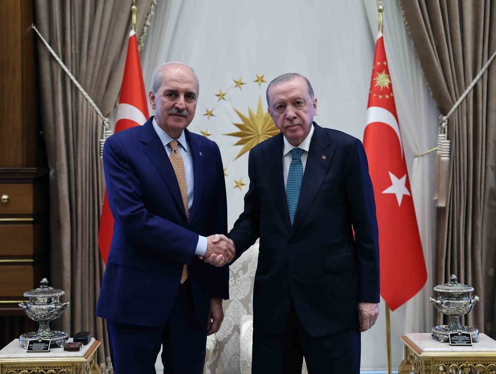 CUMHURBAŞKANI ERDOĞAN, TBMM BAŞKANI KURTULMUŞ’U CUMHURBAŞKANLIĞI KÜLLİYESİNDE KABUL ETTİ.
