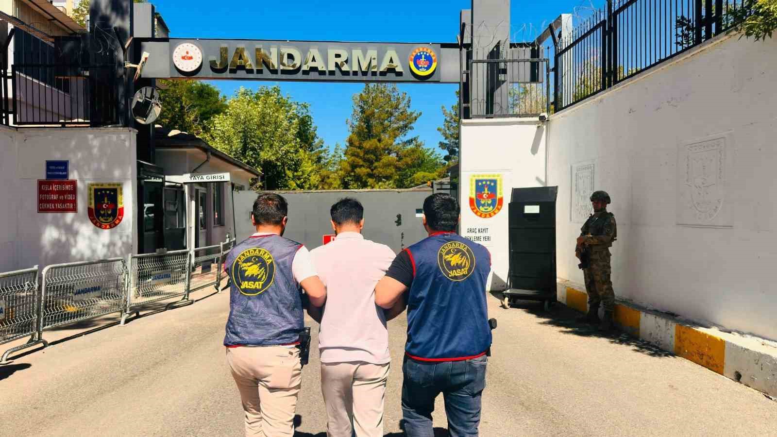 DİYARBAKIR’DA ÇEŞİTLİ SUÇLARDAN ARANAN 113 KİŞİ YAKALANDI
