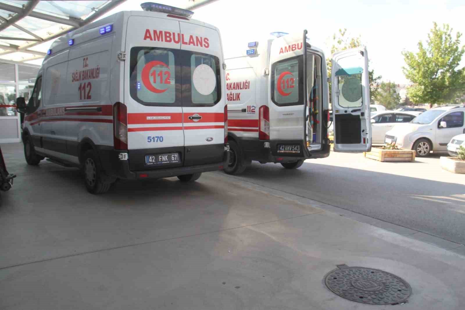 BEYŞEHİR’DE TİCARİ TAKSİ ANNE VE KIZINA ÇARPTI: 2 YARALI