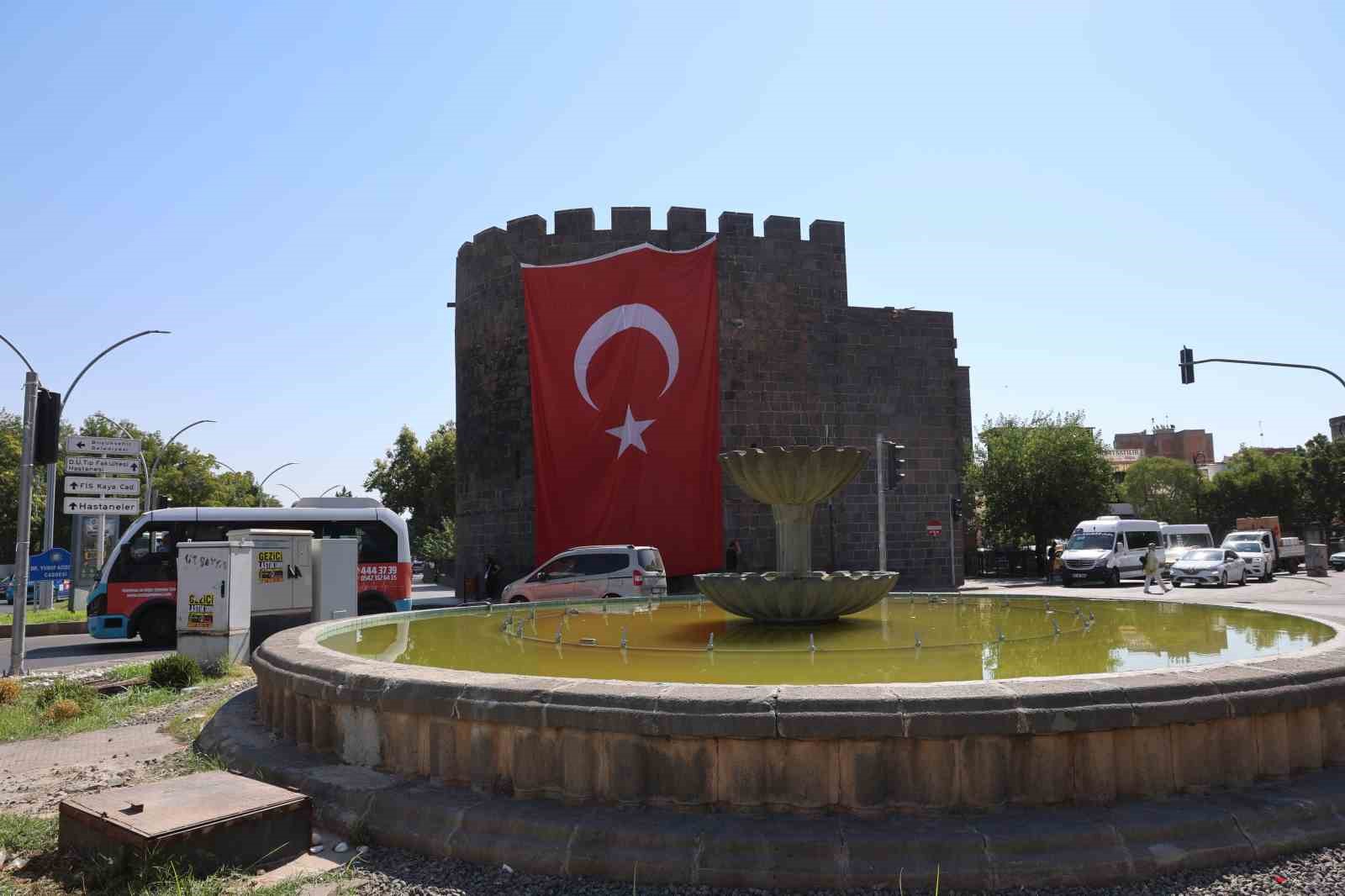 "TERÖRSÜZ TÜRKİYE" HEDEFİNE İLİŞKİN KANUN TEKLİFİ DİYARBAKIR’DA MEMNUNİYETLE KARŞILANDI