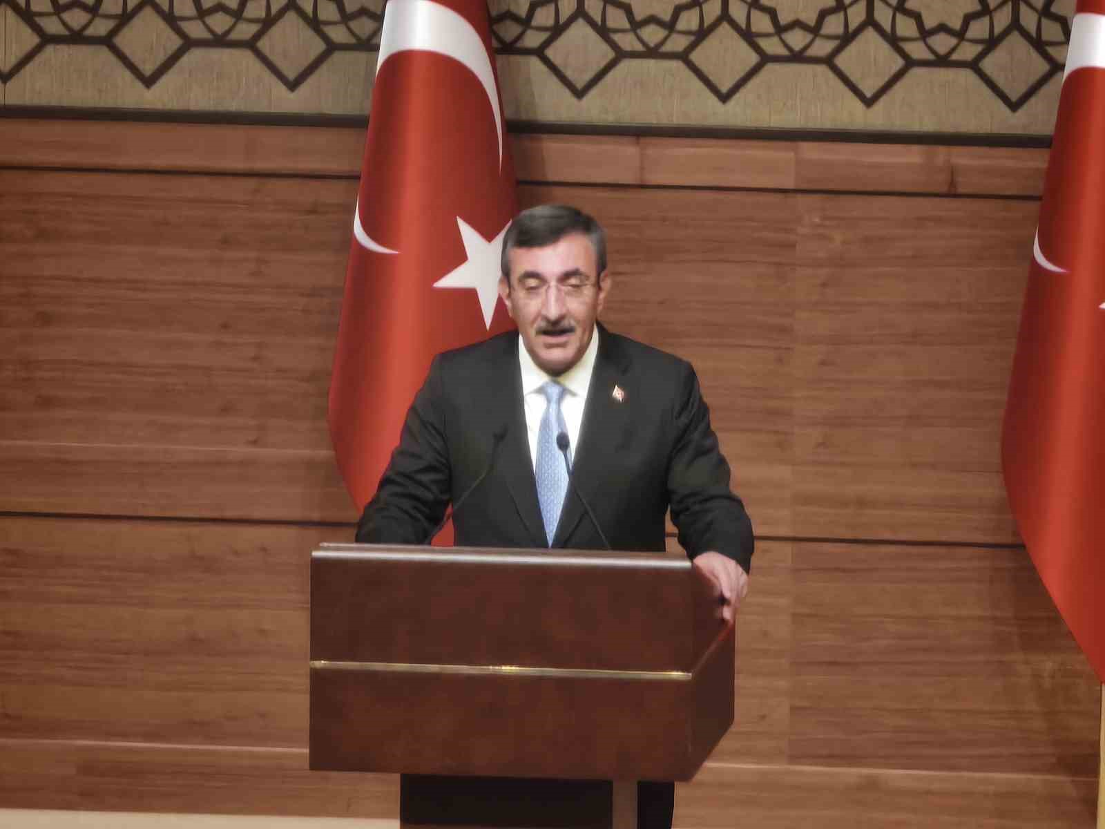 CUMHURBAŞKANI YARDIMCISI YILMAZ: "İSİMLERİMİZ FARKLI OLABİLİR AMA HEPİMİZİN SOYADI TÜRKİYE CUMHURİYETİ’DİR"