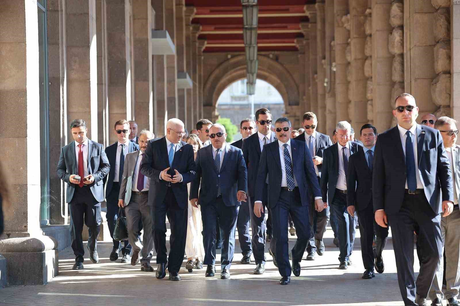 TÜRKİYE, BULGARİSTAN VE YUNANİSTAN 3’LÜ GÖÇ MEKANİZMASINI UYUŞTURUCU VE SUÇ ÖRGÜTLERİ İLE GENİŞLETECEK
