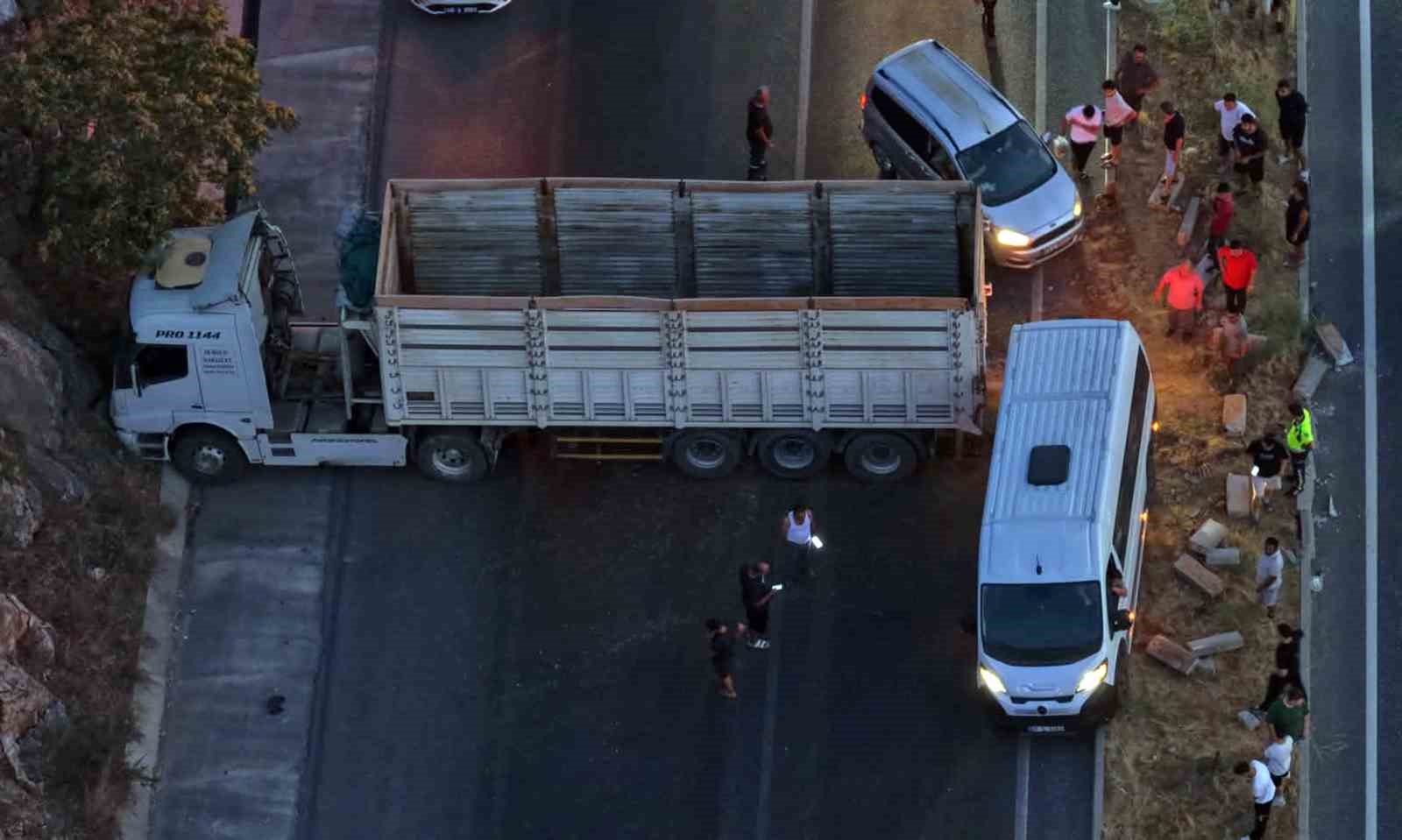 YATAĞAN’DA KAZA, TIR YOLU KAPATTI, ULAŞIM AKSADI