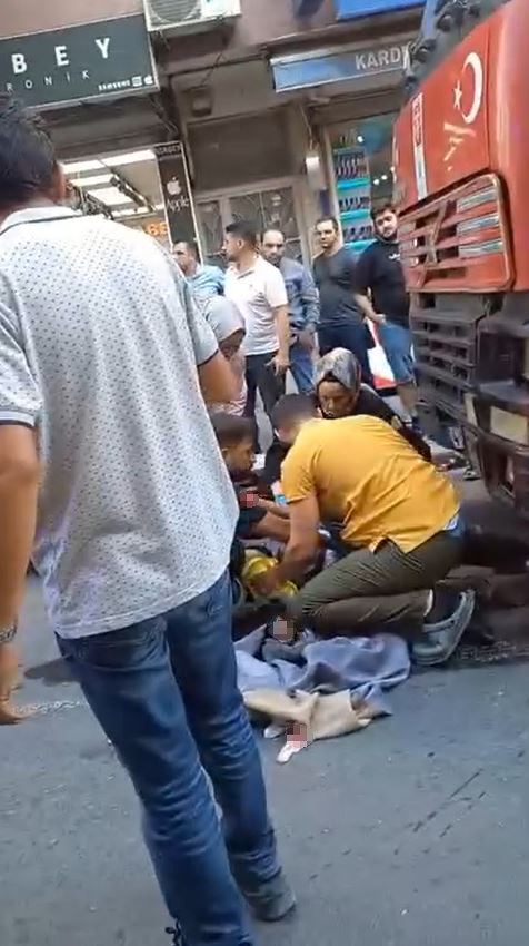 KÜÇÜKÇEKMECE’DE HAFRİYAT KAMYONUNUN ÇARPTIĞI YAYA AĞIR YARALANDI