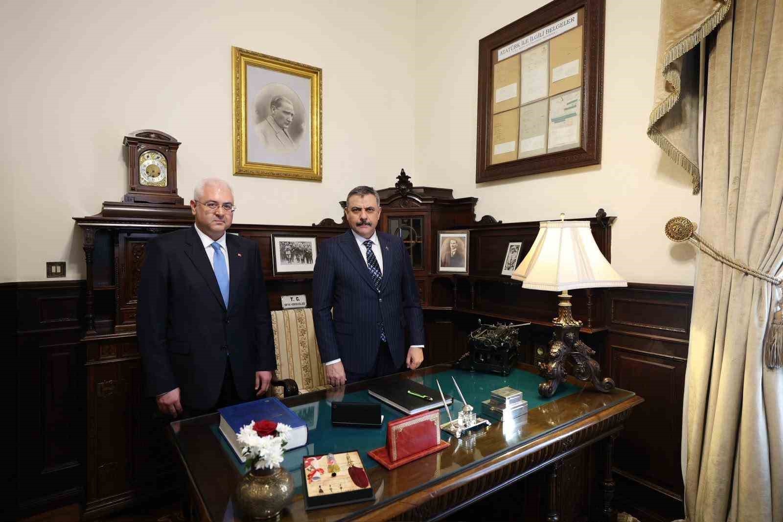 İÇİŞLERİ BAKANI ÇİFTÇİ, BULGARİSTAN MÜSLÜMANLARI BAŞMÜFTÜLÜĞÜNÜ ZİYARET ETTİ
