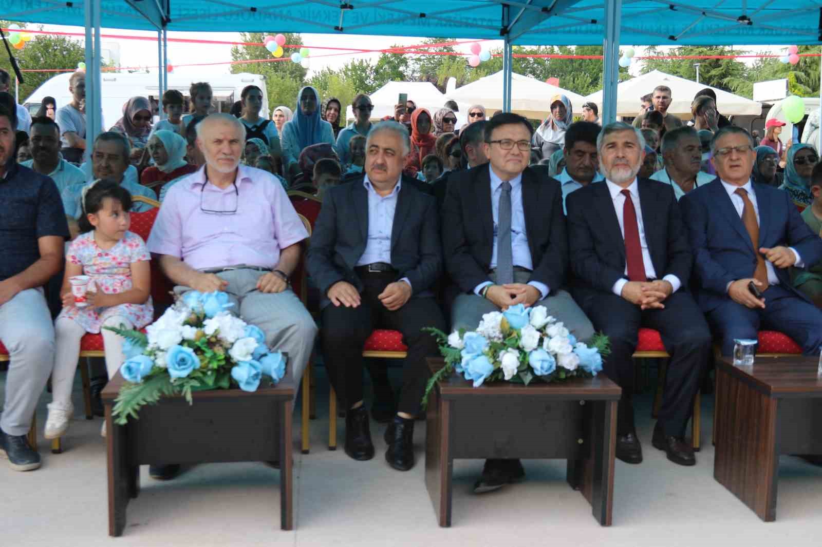 ESKİŞEHİR’DE YAZ KUR’AN KURSLARINDA COŞKULU ŞENLİKLE TAÇLANDI