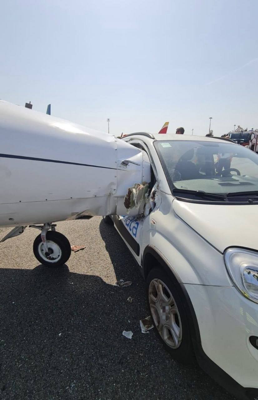 İTALYA’DA PİSTTE İLERLEYEN ÖZEL JETE ARABA ÇARPTI