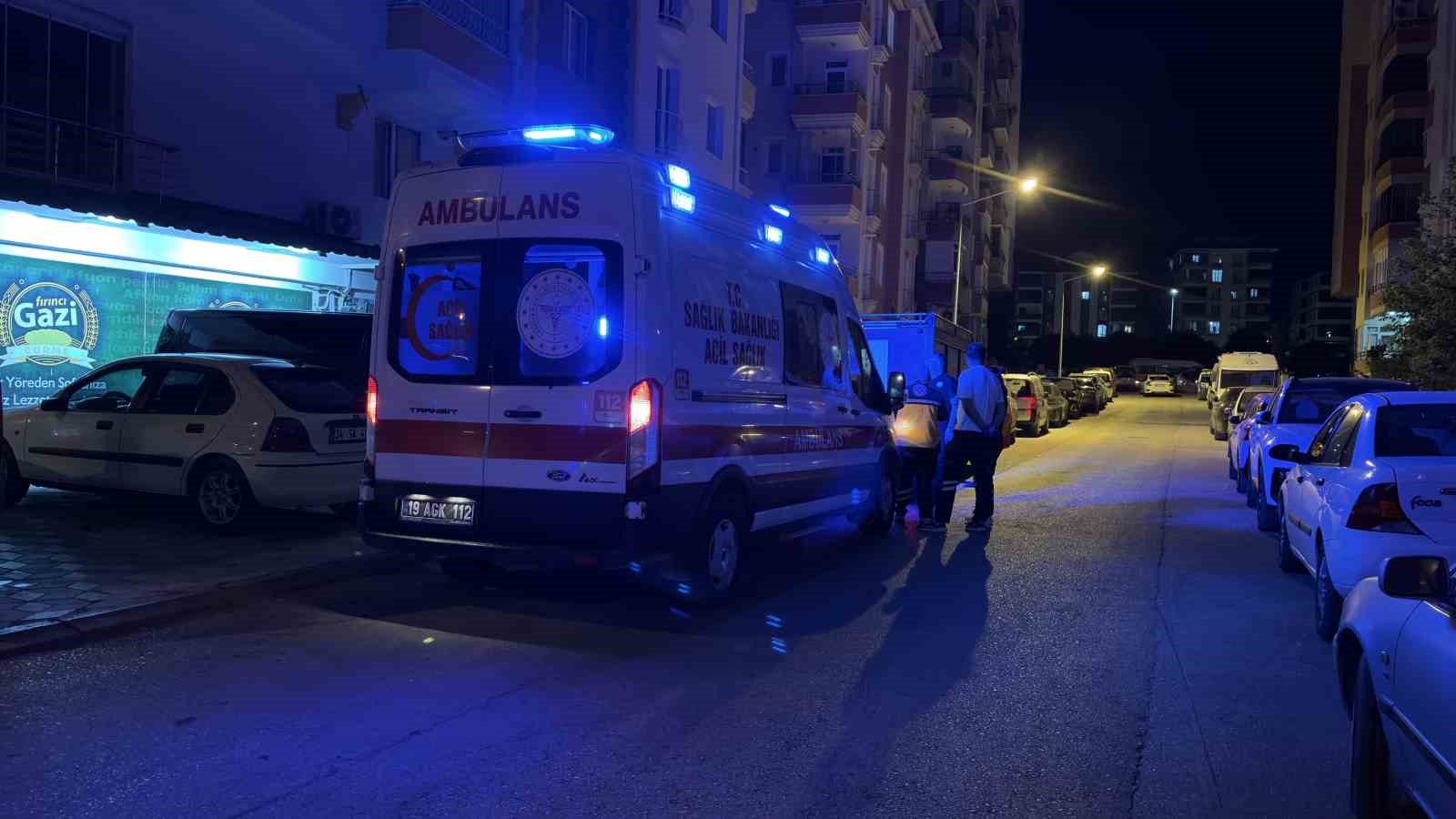 ÇORUM’DA KÖTÜ KOKU İHBARI EKİPLERİ HARAKETE GEÇİRDİ: 52 YAŞINDAKİ ADAM EVİNDE ÖLÜ BULUNDU
