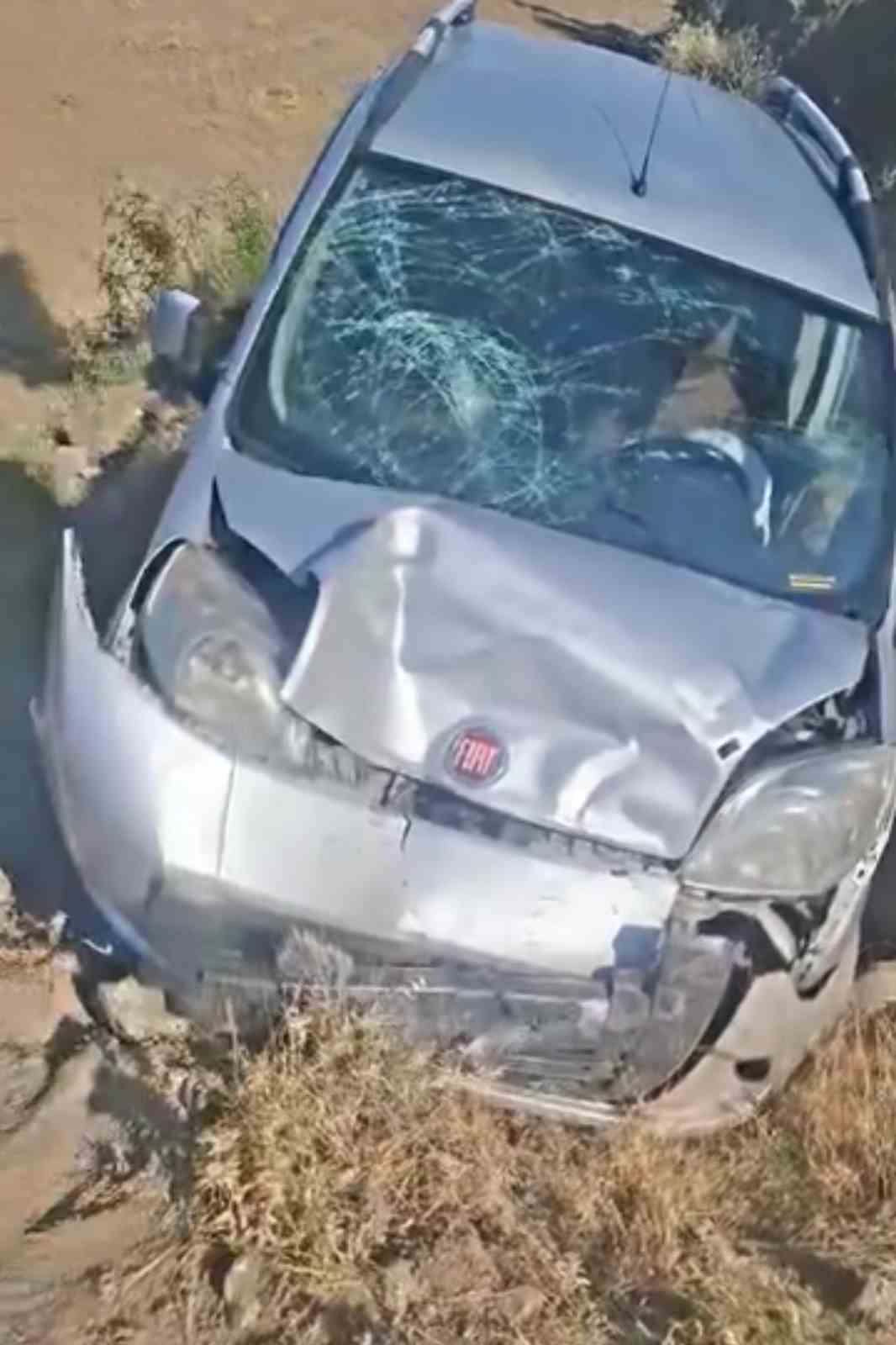 BAYKAN’DA HAFİF TİCARİ ARAÇ TAKLA ATTI: SÜRÜCÜ YARALANDI