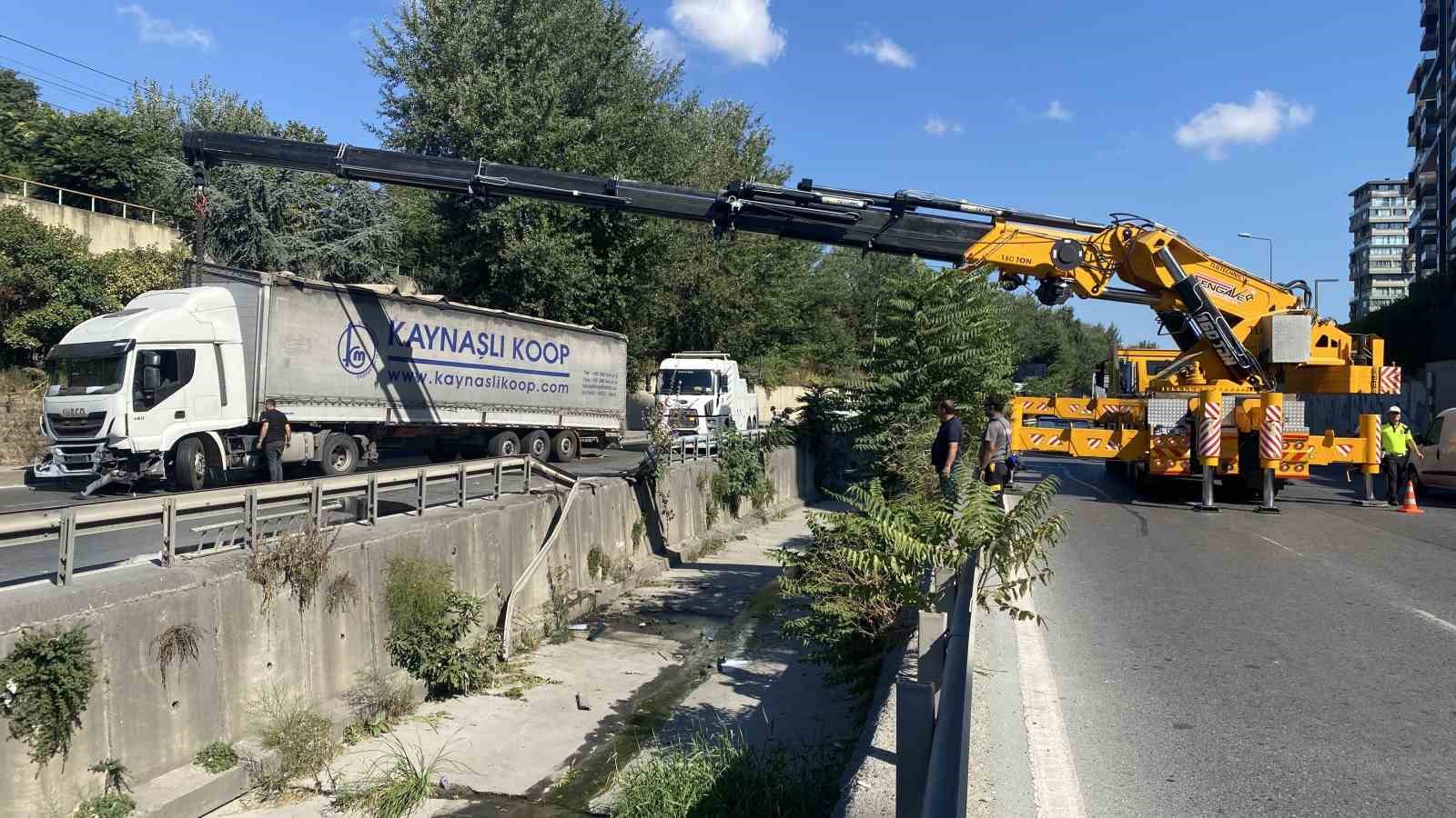 ESENLER’DE DEREYE UÇAN TIR ÇIKARILDI