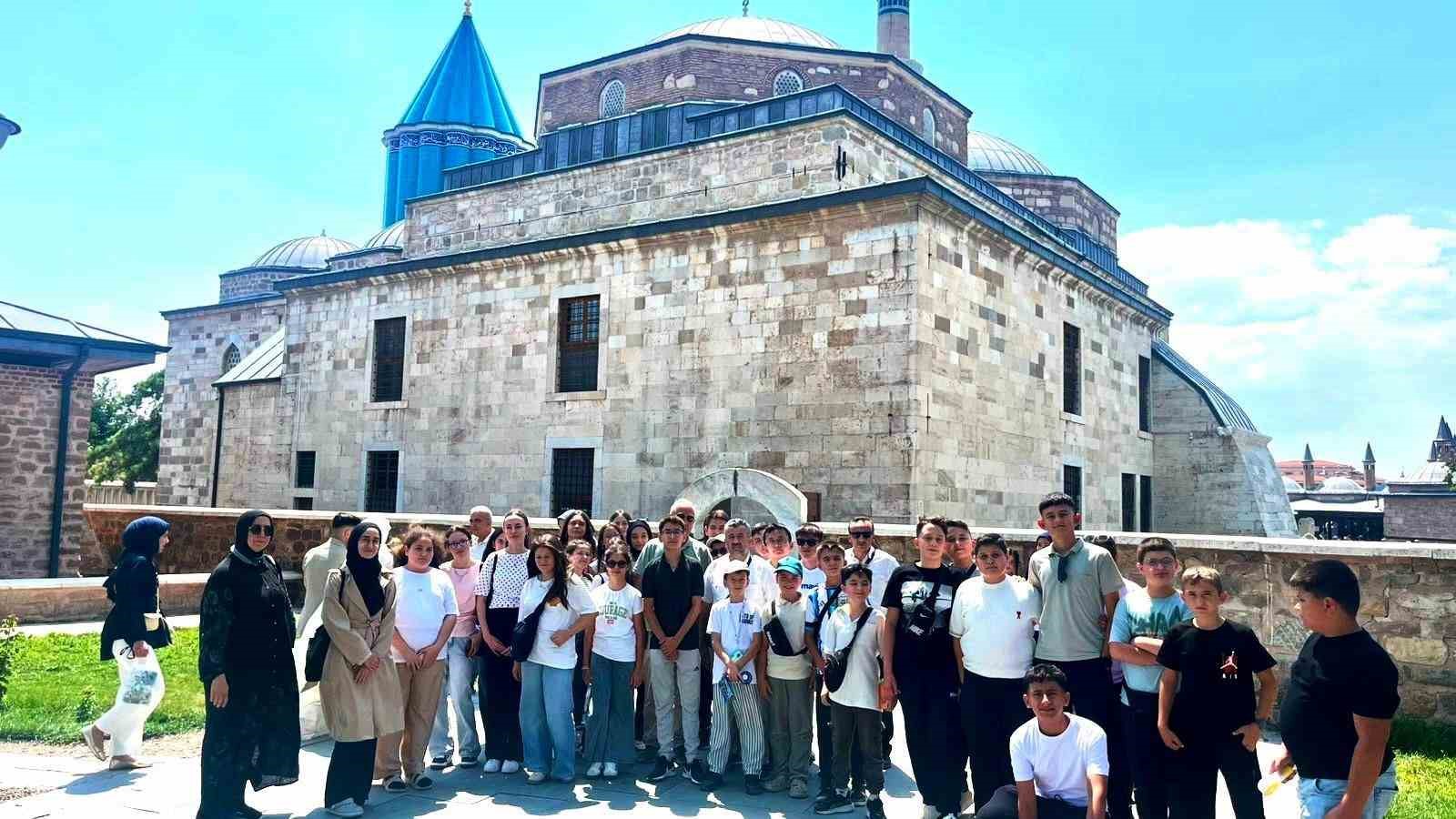 HİSARCIK’TA YAZ KUR’AN KURSU ÖĞRENCİLERİ KONYA’YI GEZDİ