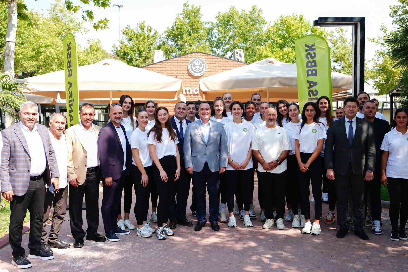 BAŞKAN DUTLULU, VOLEYBOL VE HENTBOL TAKIMLARIYLA BULUŞTU