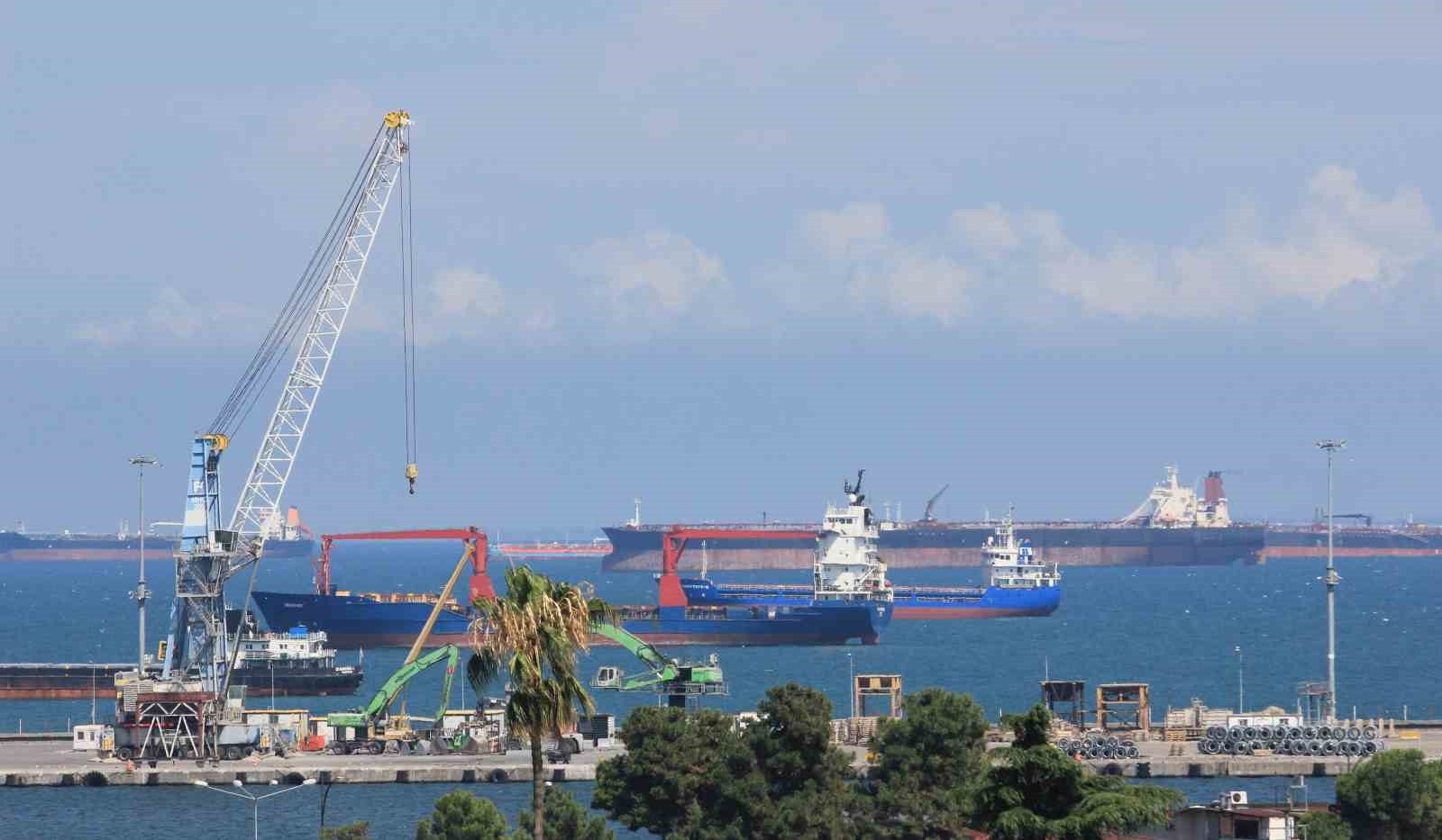 SAMSUN AÇIKLARINDA GEMİ YOĞUNLUĞU