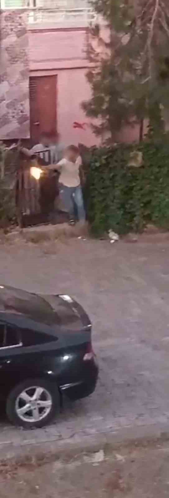 SOKAK ORTASINDA SİLAHLI KAVGA: 3 YARALI