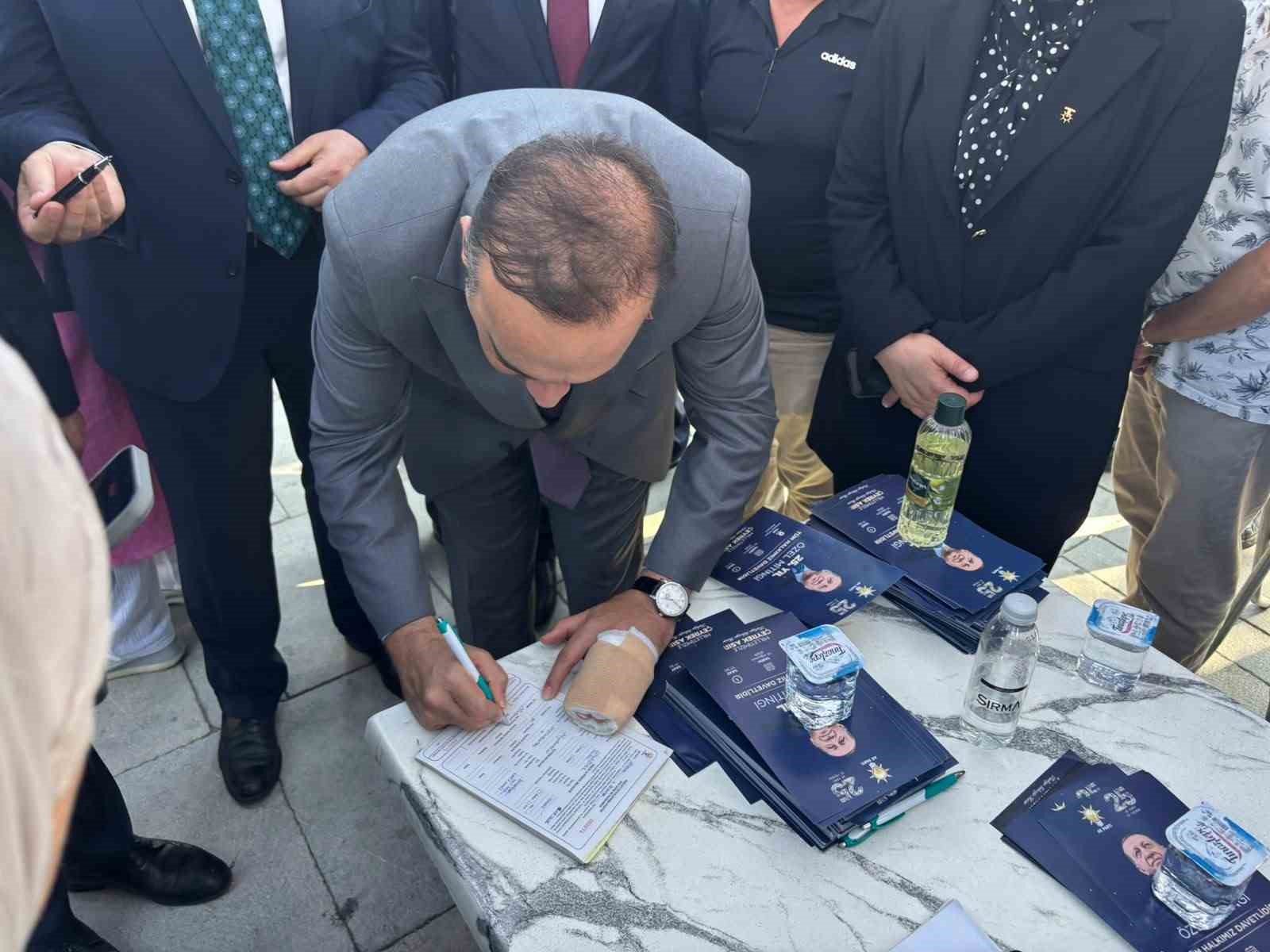 BAKAN KACIR, PARTİSİNE ÜYE KAYDI YAPTI