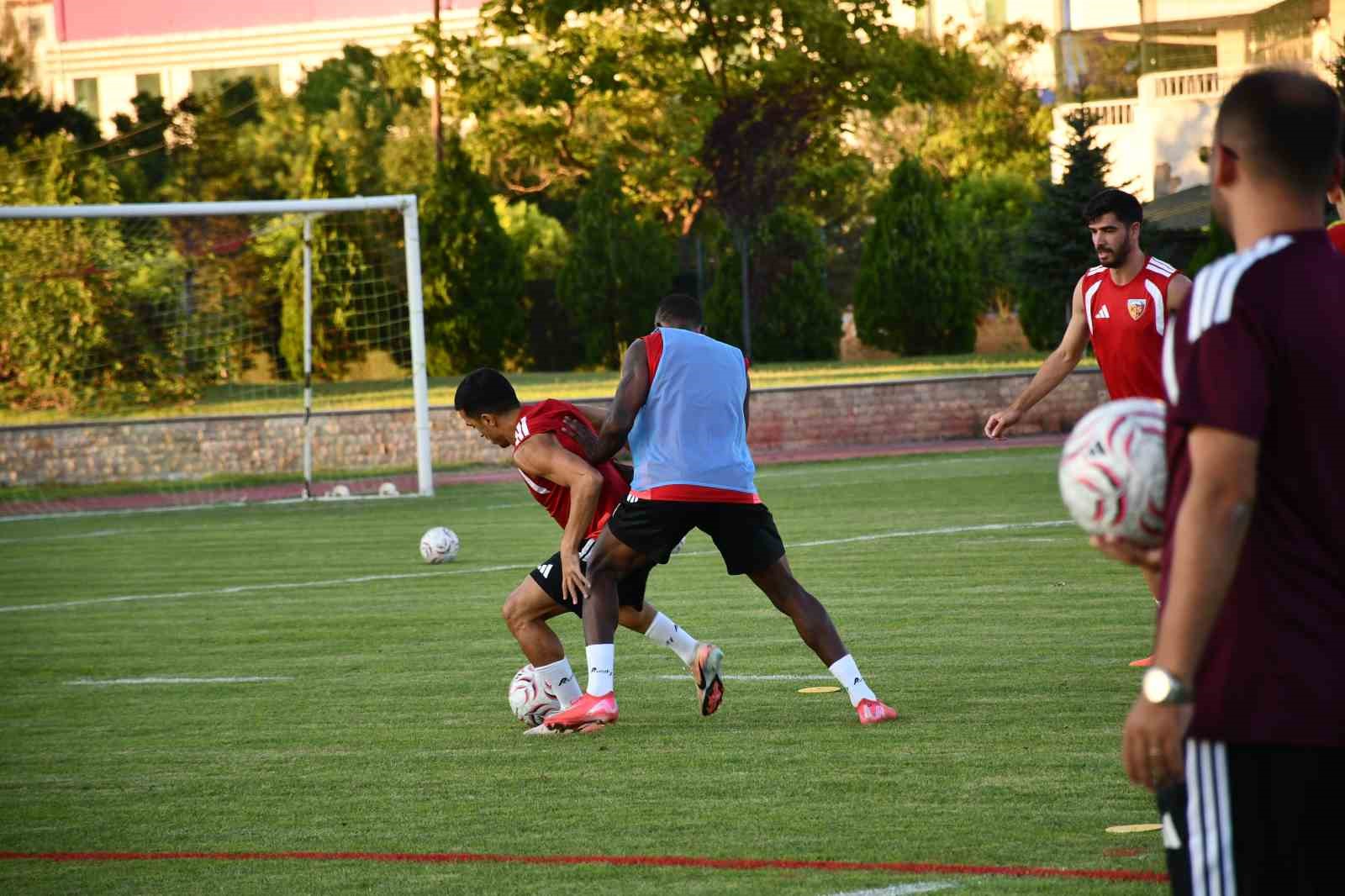 KAYSERİSPOR, SİVASSPOR MAÇI HAZIRLIKLARINA BAŞLADI