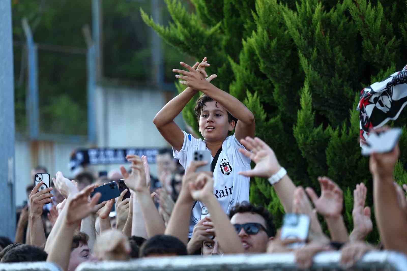BEŞİKTAŞ’IN ANLAŞMAYA VARDIĞI DUSAN VLAHOVİC, İSTANBUL’A GELDİ