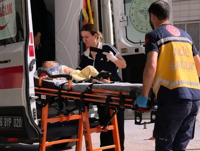 BALKONDAN DÜŞEN 1,5 YAŞINDAKİ ÇOCUK AĞIR YARALANDI