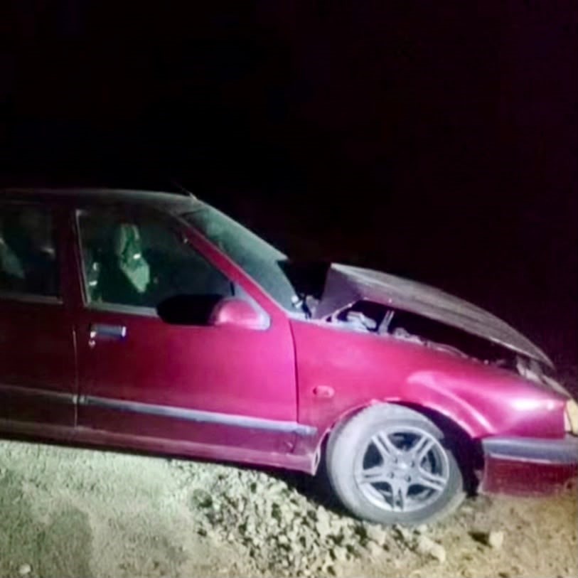 İKİ OTOMOBİL ÇARPIŞTI: SÜRÜCÜLER BURNU BİLE KANAMADAN KURTULDU