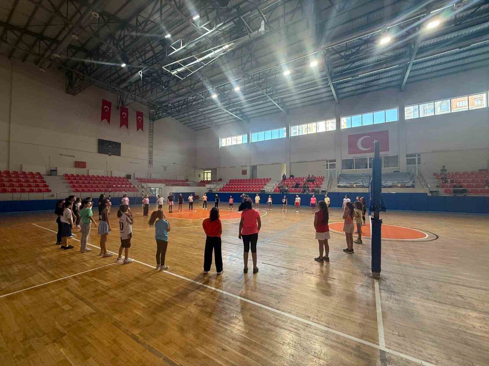 TALAS’TA YAZ SPOR OKULLARI DOLUDİZGİN DEVAM EDİYOR