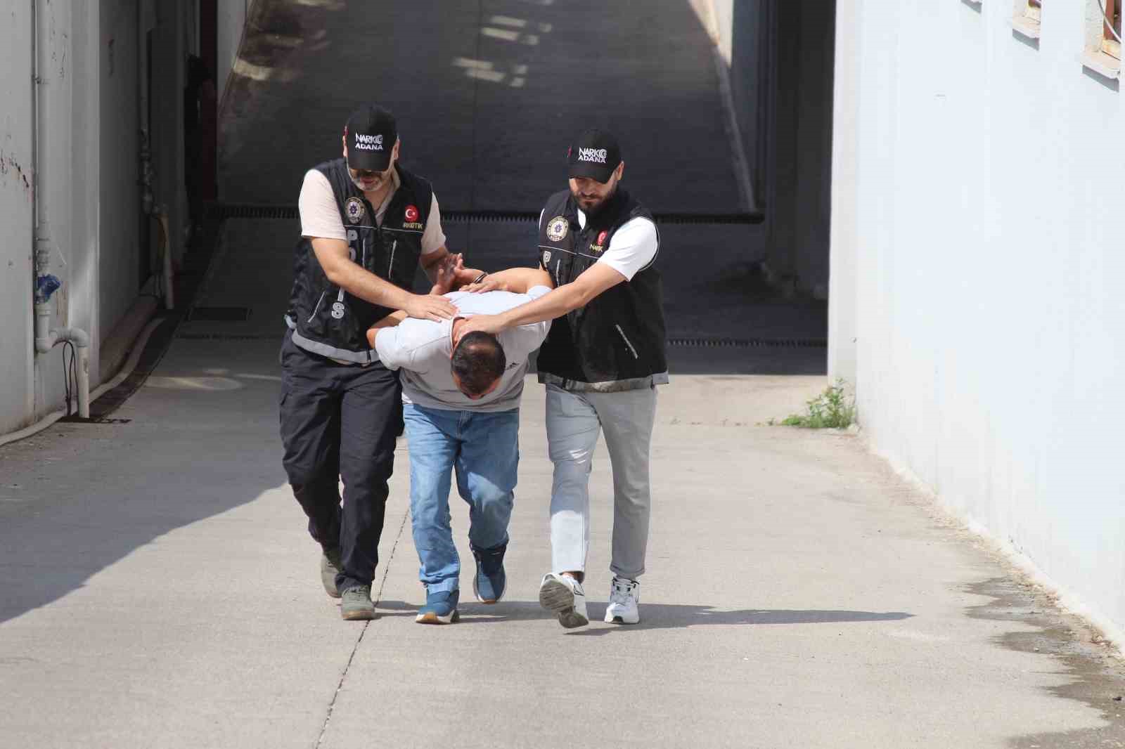 EVİNDE 283 BİN SENTETİK HAP YAKALATTI, SAVUNMASI PES DEDİRTTİ