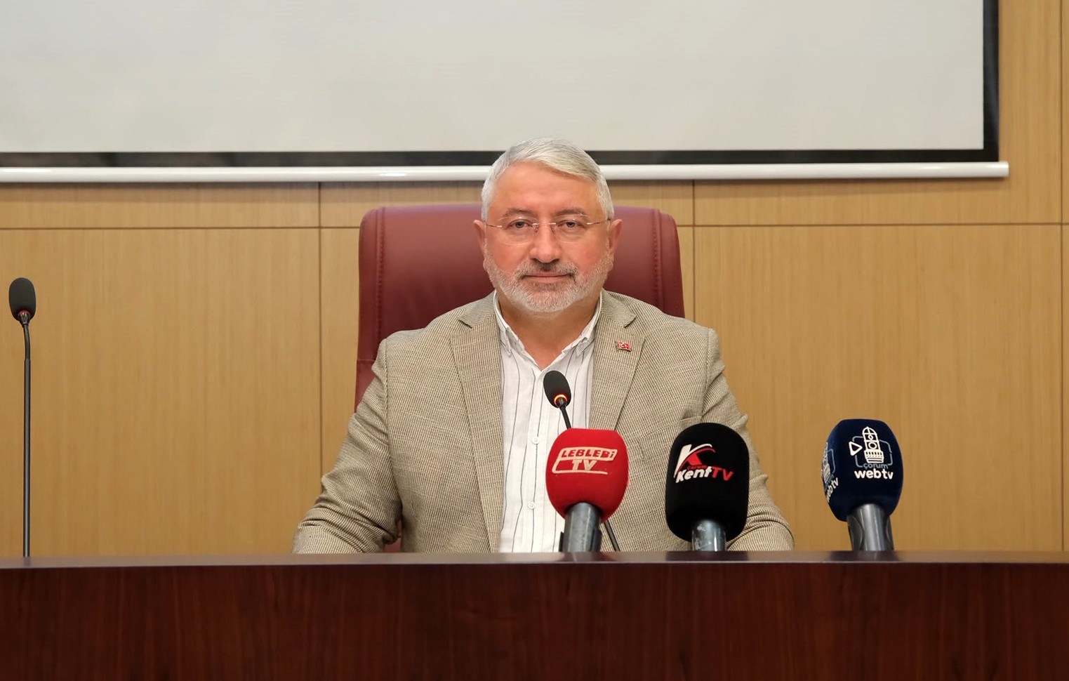 ÇORUM BELEDİYE BAŞKANI AŞGIN’IN "MANİFEST’İ GETİRMEYECEĞİZ" SÖZLERİNE VATANDAŞLARDAN DESTEK