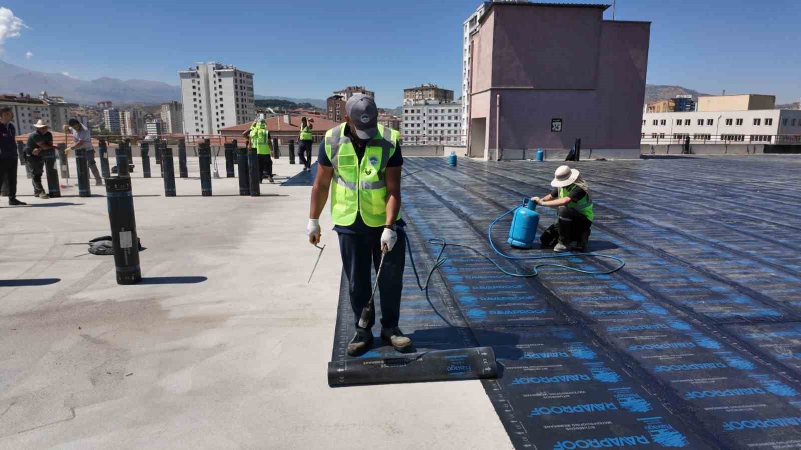 BEDESTEN KATLI OTOPARK ÇATISI YENİLENİYOR