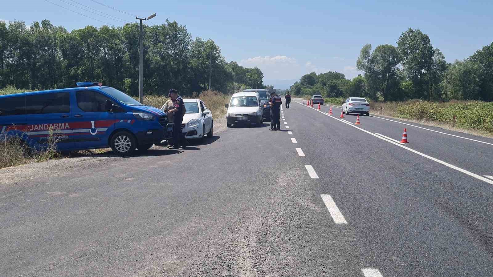 ÇAYCUMA’DA JANDARMADAN KARA YOLUNDA SIKI GÜVENLİK DENETİMİ
