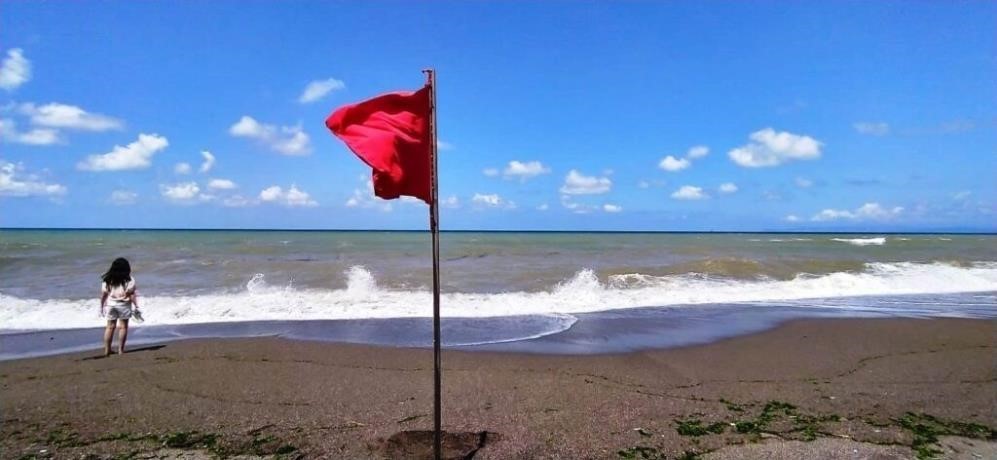 AKÇAKOCA’DA DENİZ UYARISI
