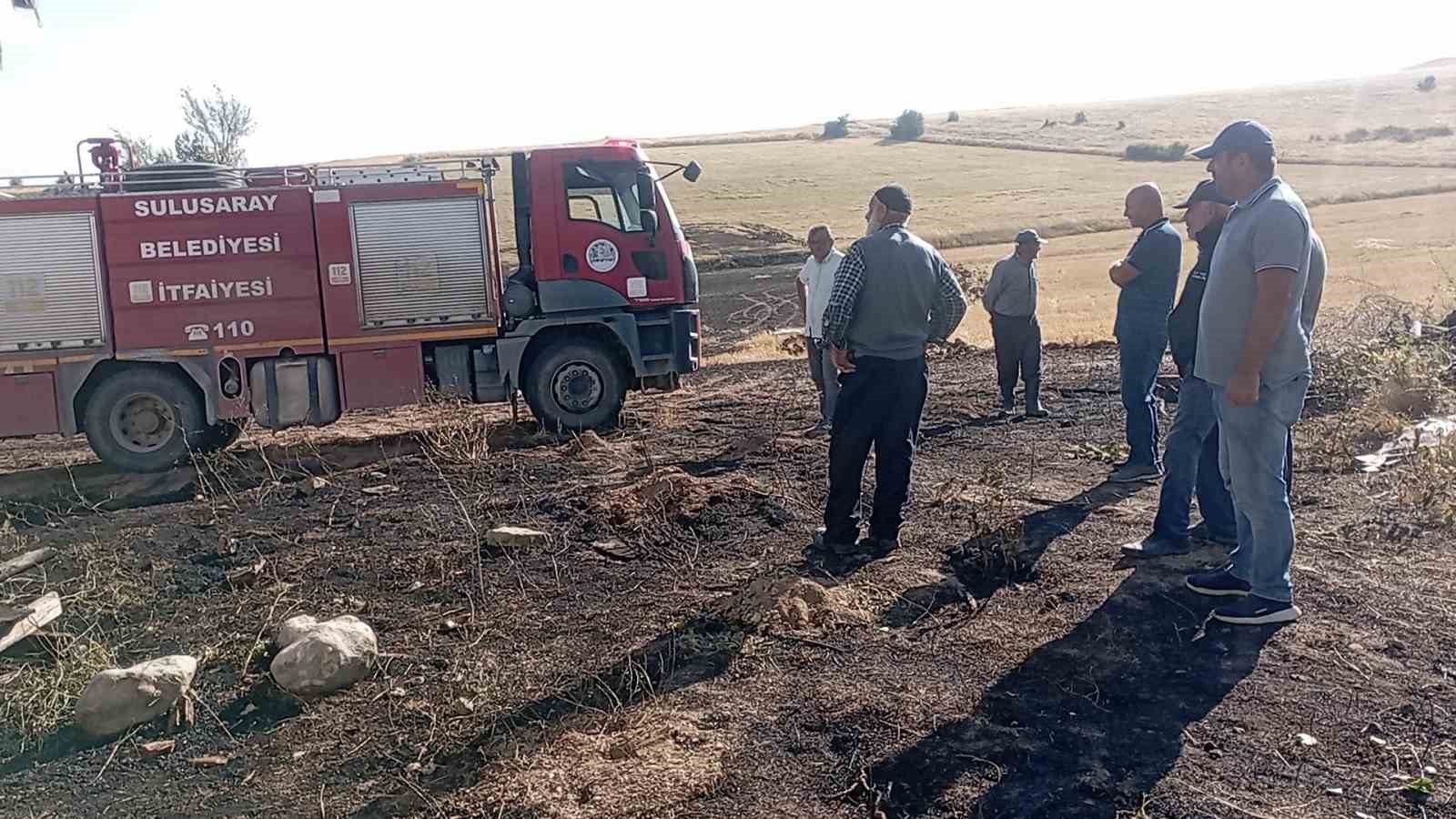 OCAKLIKTAN ÇIKAN KIVILCIMLAR OTLUK ALANDA YANGINA NEDEN OLDU