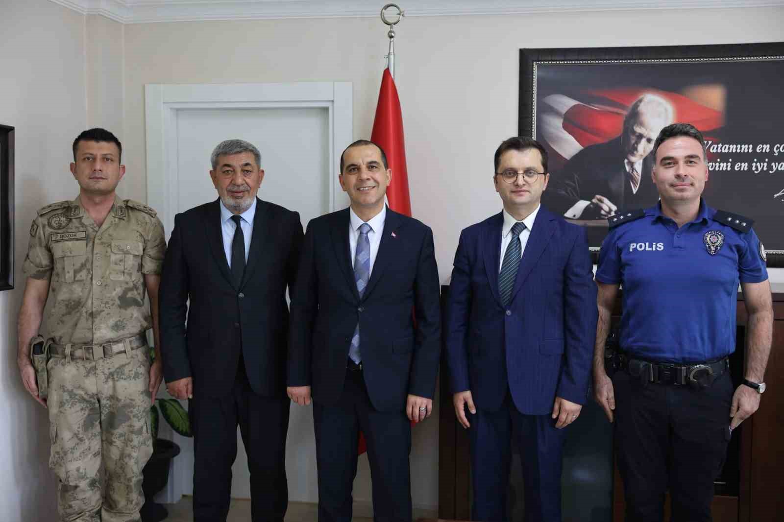 VALİ TAŞOLAR’DAN KARAKOYUNLU KAYMAKAMI KAYAŞ’A HAYIRLI OLSUN ZİYARETİ