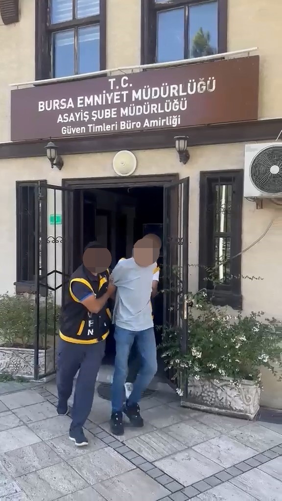 POLİSE YAKALANMAMAK İÇİN SAÇINI KAZITTI, YİNE KAÇAMADI