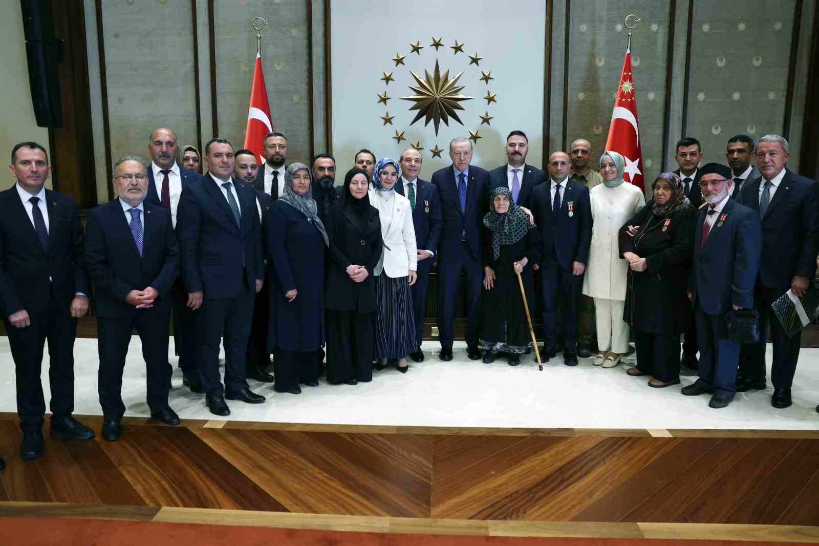 CUMHURBAŞKANI ERDOĞAN: "ŞİMDİYE KADAR ŞEHİTLERİMİZİN EMANETLERİNE VE GAZİLERİMİZE DEVLETİMİZİN TÜM İMKÂNLARINI SEFERBER EDEREK SAHİP ÇIKTIK"