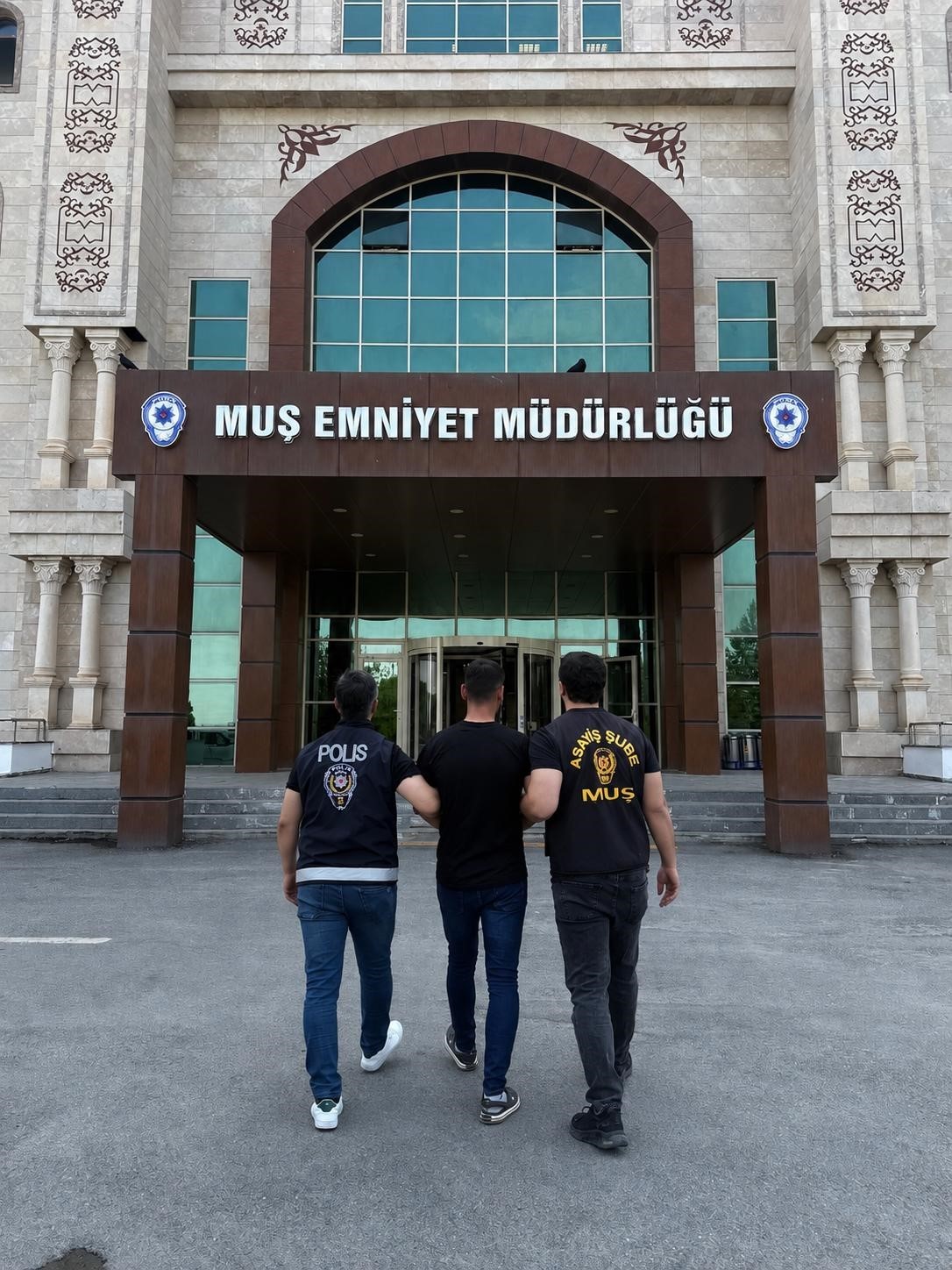 MUŞ’TA 10 YIL KESİNLEŞMİŞ HAPİS CEZASI BULUNAN ŞAHIS YAKALANDI
