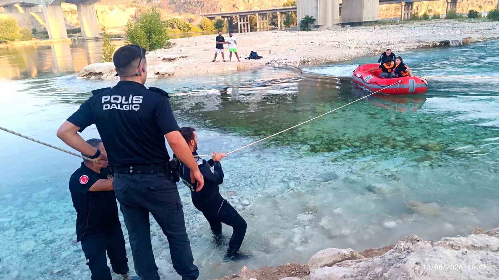 PİKNİK YAPARKEN KÖPRÜ ALTINDA MAHSUR KALAN 6 KİŞİ KURTARILDI