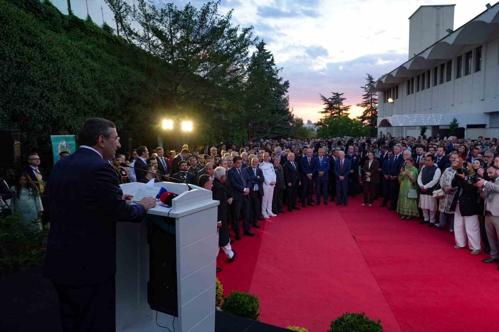 CUMHURBAŞKANI YARDIMCISI YILMAZ: "MEKKE SAVUNMA ANLAŞMASI TARİHİ BİR ADIMDIR"