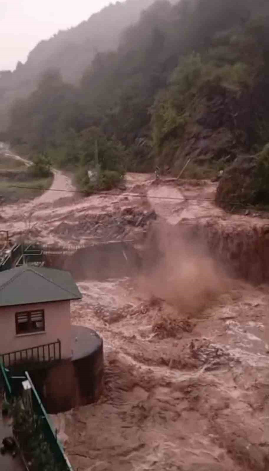 GİRESUN’DA ŞİDDETLİ YAĞIŞ ETKİLİ OLDU