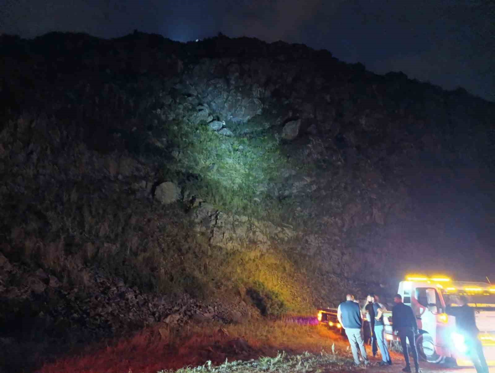 KARS’TA KAYALIKLARDAN DÜŞEN ŞAHIS HAYATINI KAYBETTİ